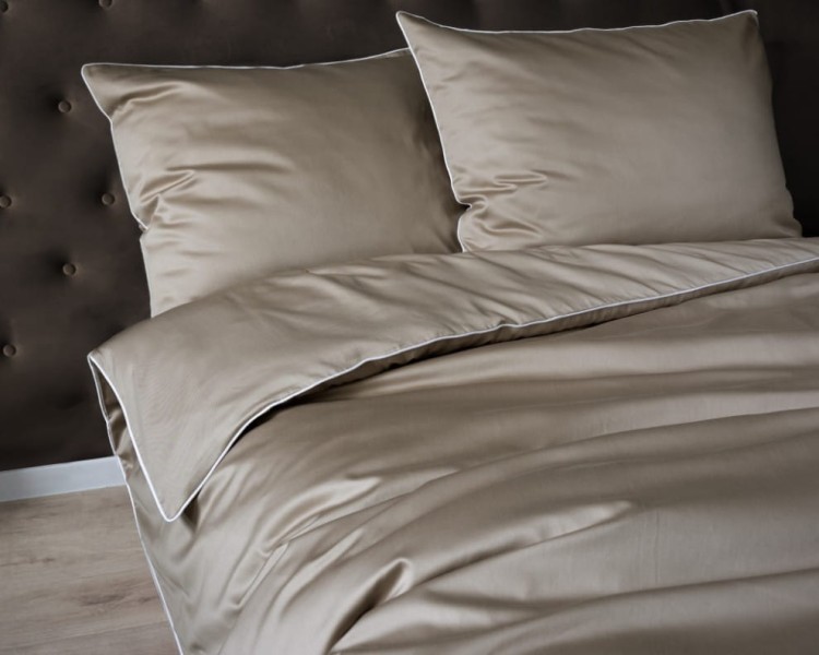 Pościel_makosatyna_Taupe_160x200_z_ozdobną_lamówką_bizą.jpg