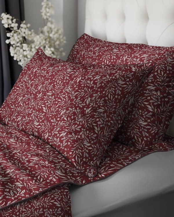 Pościel_perkal_drobne_kwiatuszki_bordo_5588B_z_ozdobną_lamówką.jpg