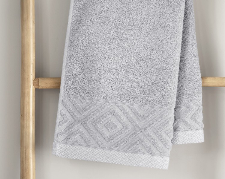 Ręcznik_jasno_szary_Paula_70x140_ozdobny.jpg