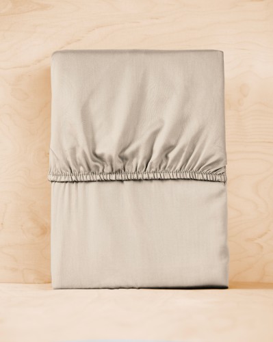 Prześcierdało_satyna_140x200_piaskowybeż_z_gumką.jpg